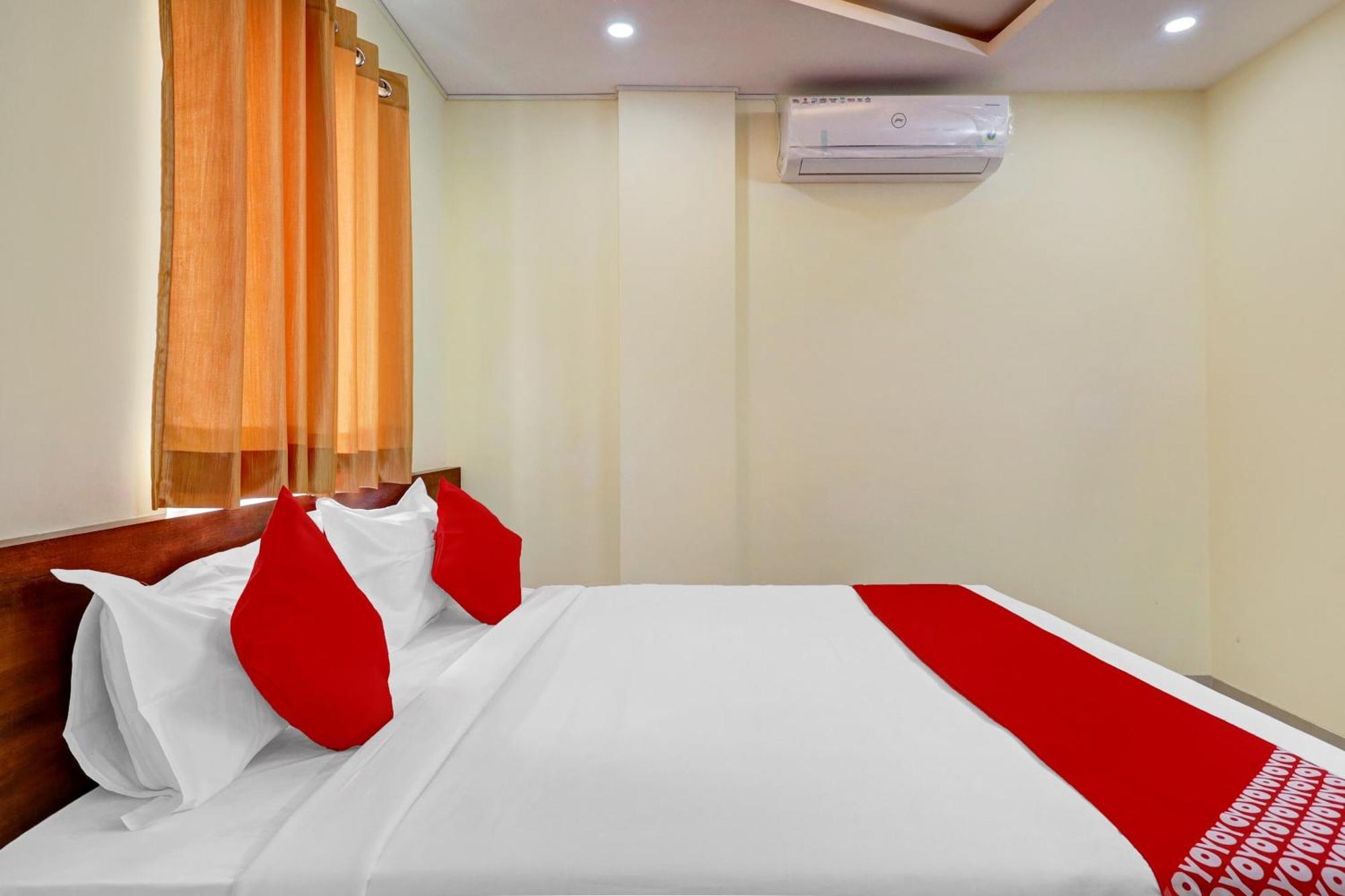 OYO Hotel 71574 Hotel Silver House Bangalore Buitenkant foto